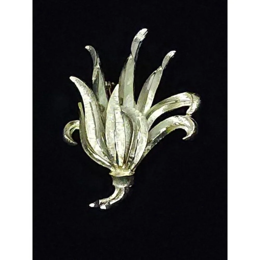 Vintage Gold Tone Womens Brooch Pin Size 3 in‎